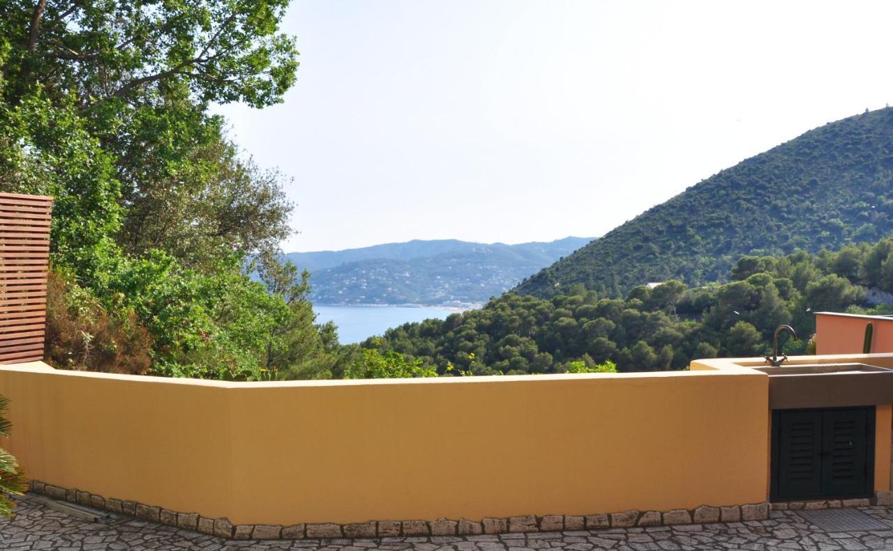Una Spettacolare Vista Mare - Casa Con Jacuzzi Bergeggi Ngoại thất bức ảnh